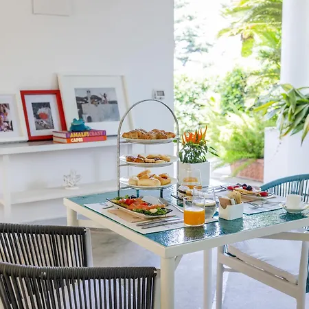 ゲストハウス La Pergola 4*